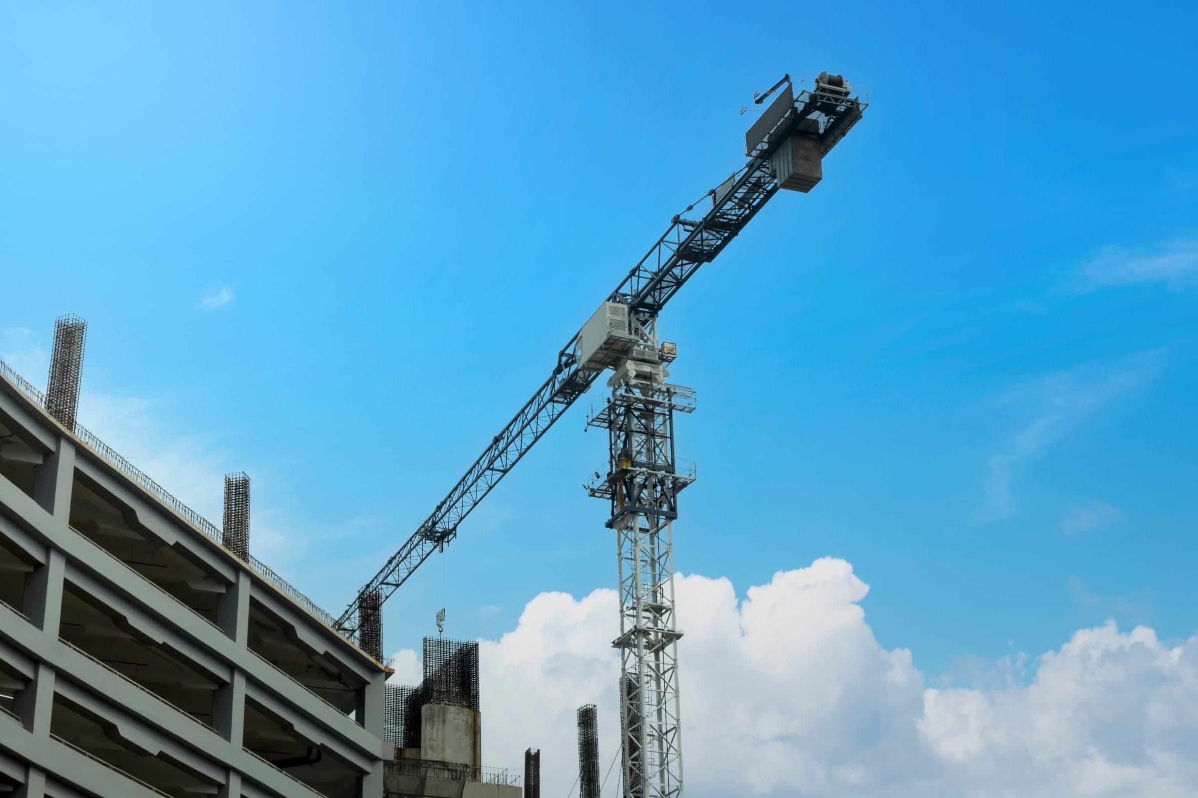 Engins BTP — chargeur, bétonnière et équipements de chantier